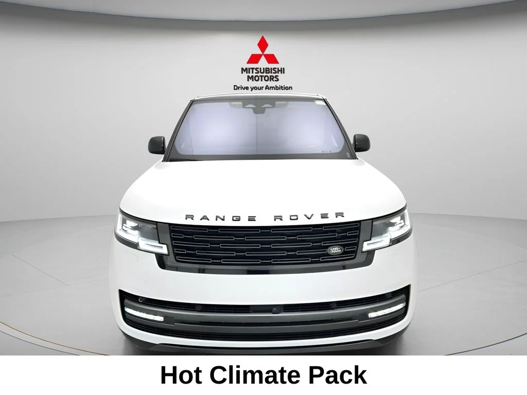 Used 2023 Fuji White Land Rover SE image 2