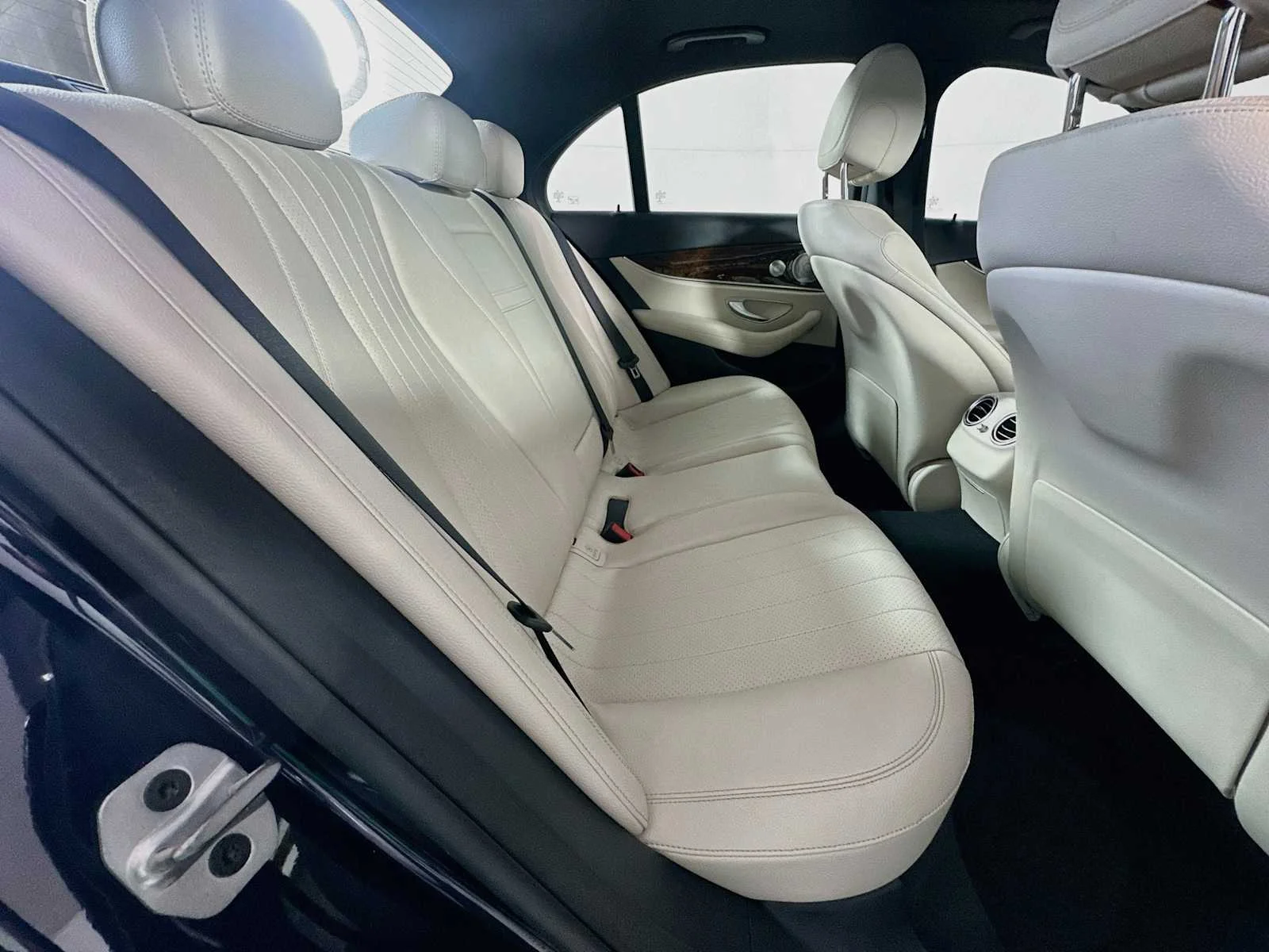 Used 2019 Lunar Blue Metallic Mercedes-Benz E 300 image 27