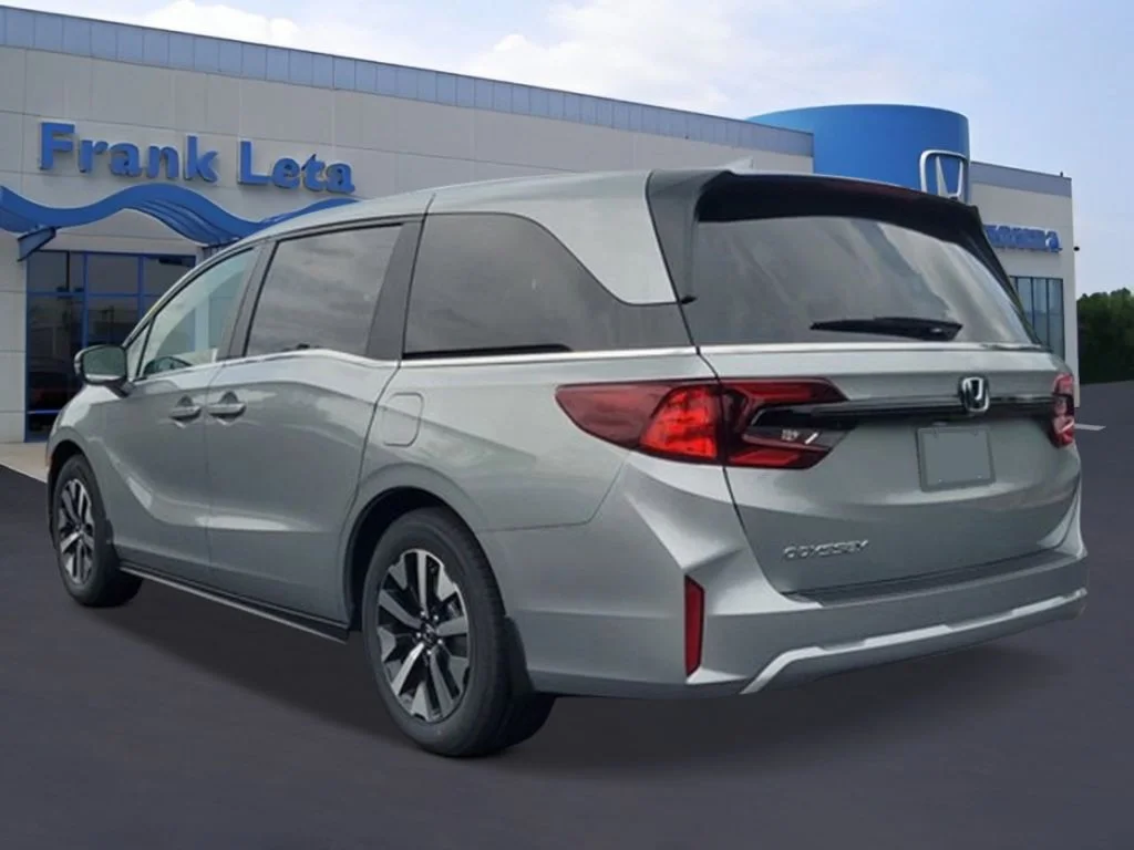 New 2026 Solar Silver Metallic Honda EX-L image 2