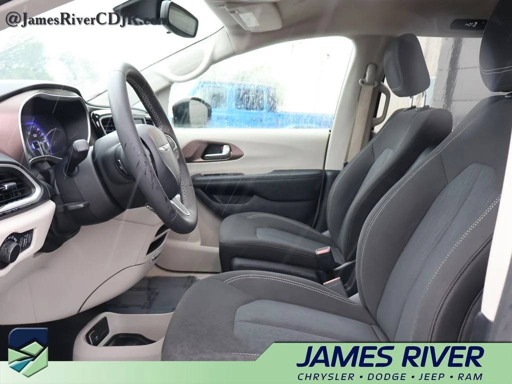 Used 2023 White Chrysler LX image 23