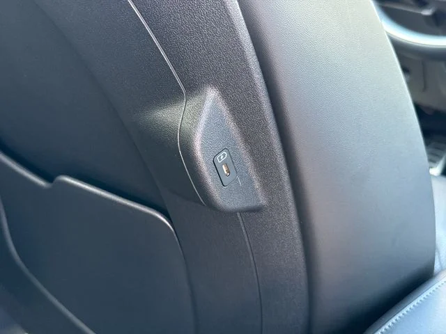 Used 2024 Mineral Blue Kia SX image 22