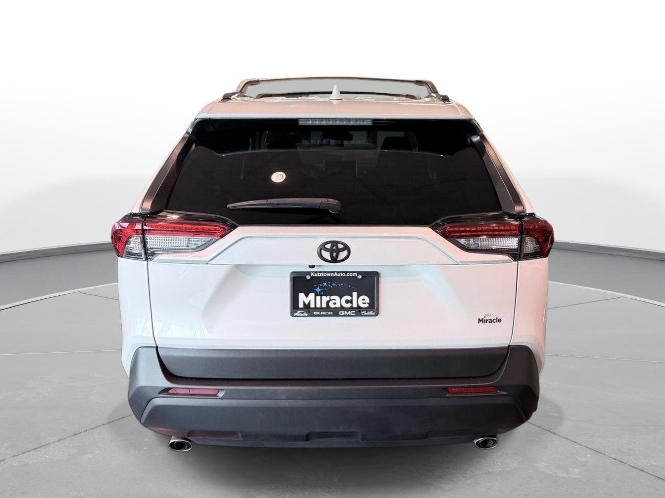 Used 2024 Wind Chill Pearl Toyota XLE Premium image 15