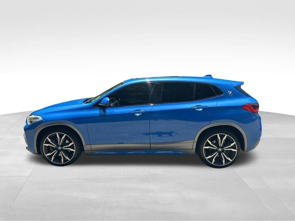 Used 2018 Blue BMW xDrive28i image 2