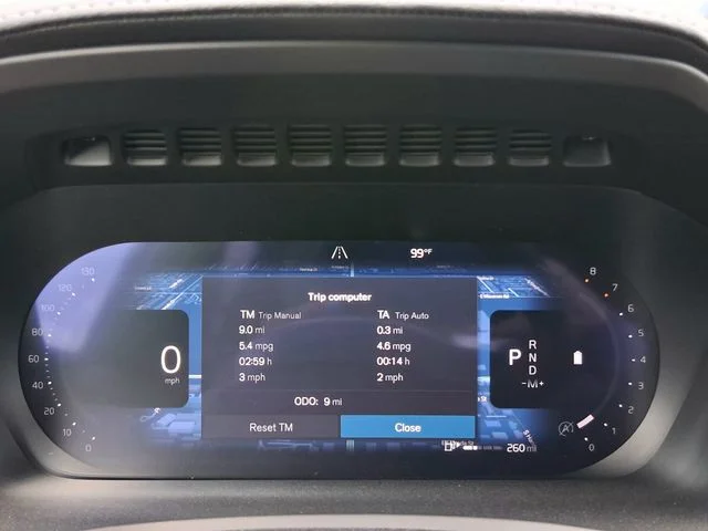 New 2026 Aurora Silver Volvo Plus image 7