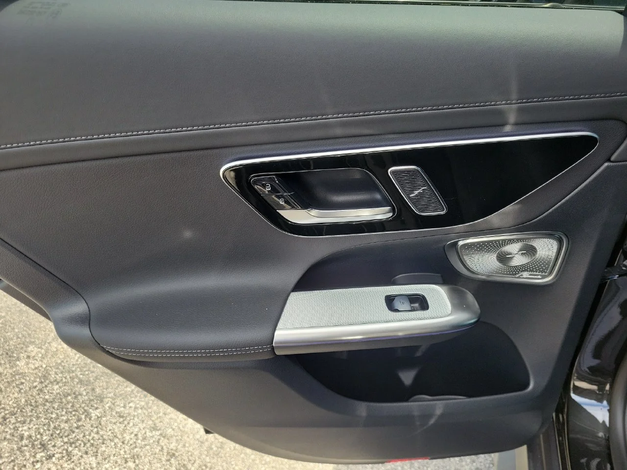 New 2027 Graphite Grey Metallic Mercedes-Benz GLC 300 image 11