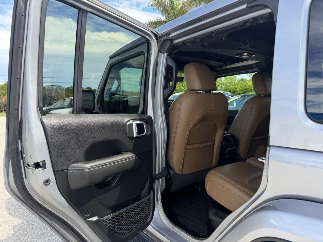 Used 2021  Jeep Unlimited Sahara image 10