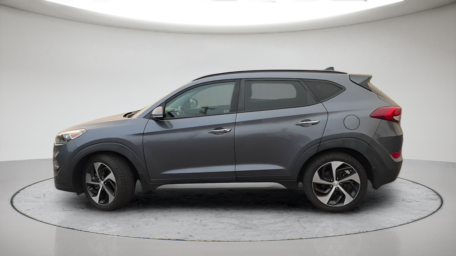 Used 2017 Coliseum Grey Hyundai Limited image 11