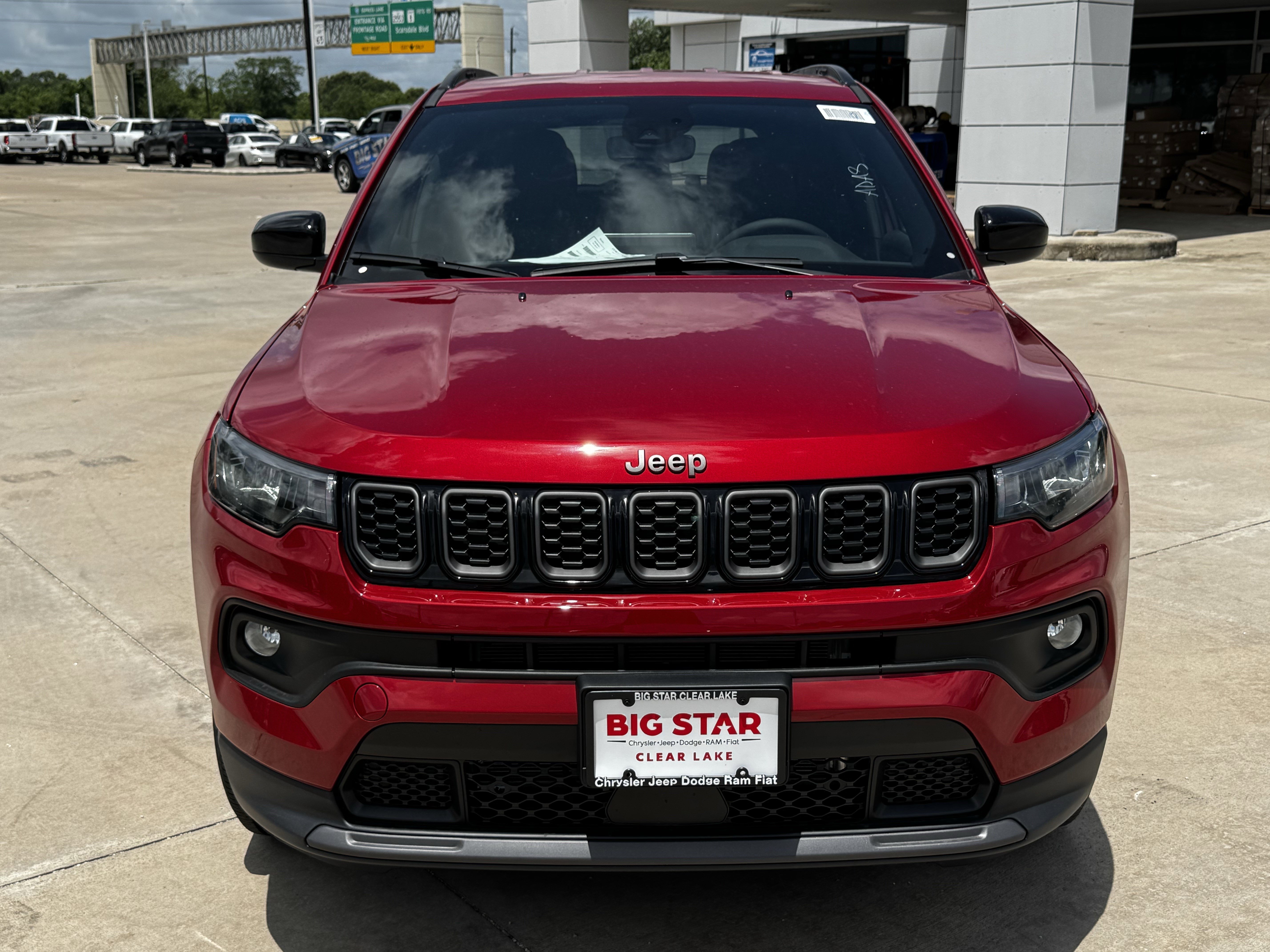 New 2026 Red Hot Pearl-Coat Exterior Paint Jeep Latitude Altitude image 3