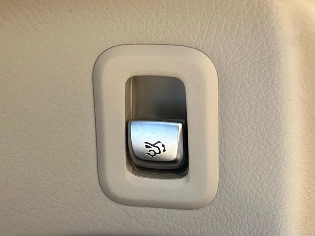 Certified Used 2022  Mercedes-Benz GLC 300 image 38