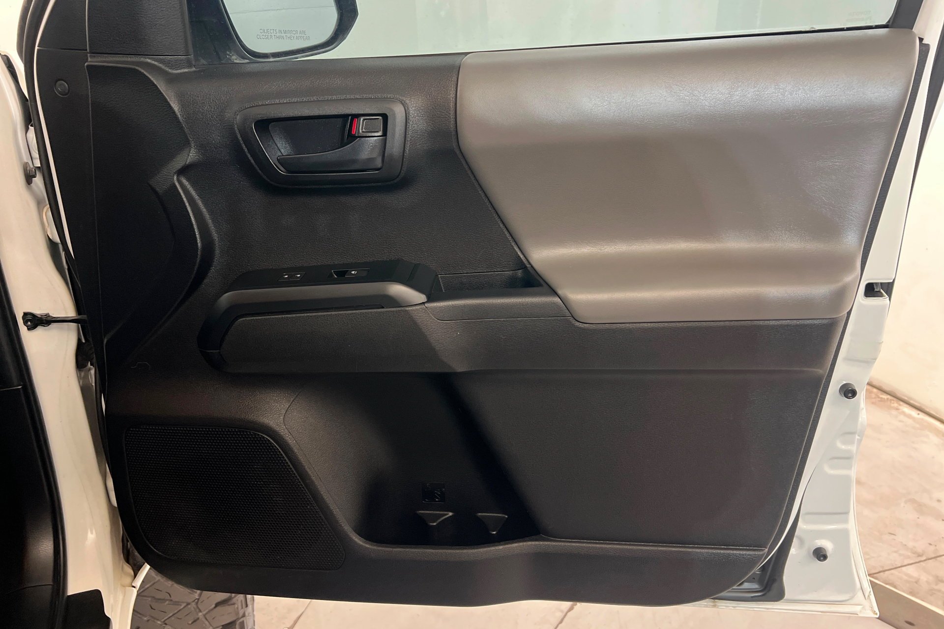 Used 2022 White Toyota SR image 16