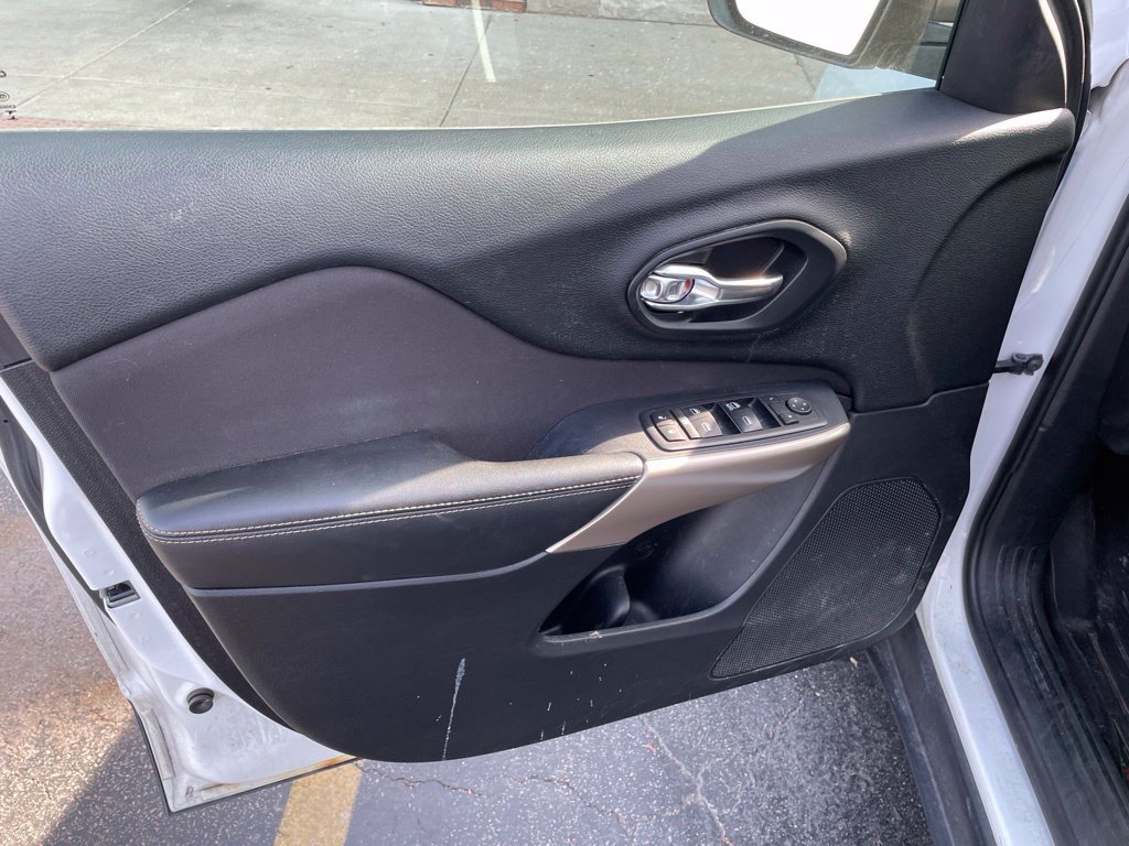 Used 2017 White Jeep Sport image 17