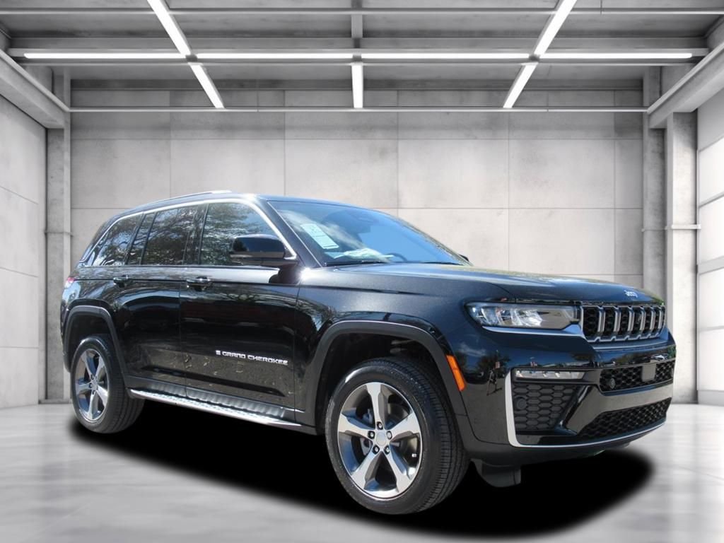 New 2026 Diamond Black Crystal Pearl-Coat Exterior Paint Jeep Limited image 1