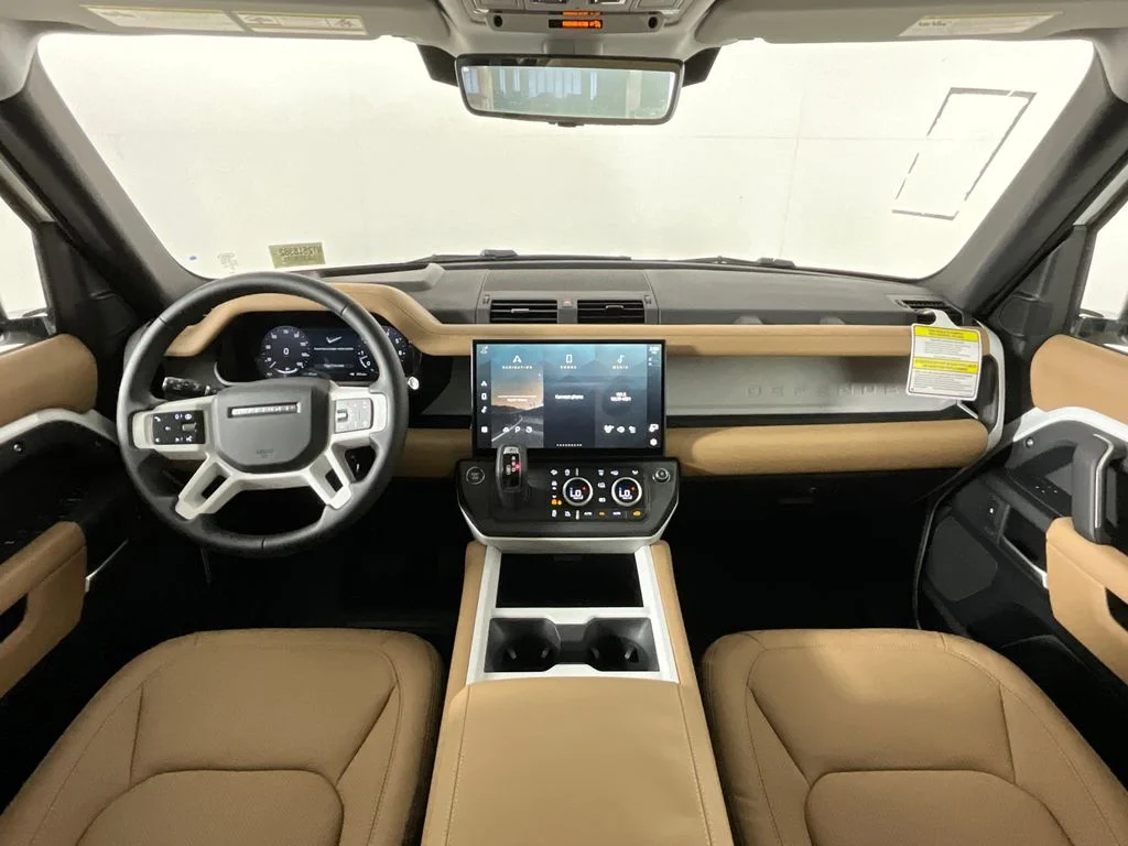 New 2026 Fuji White Land Rover X-Dynamic SE image 4