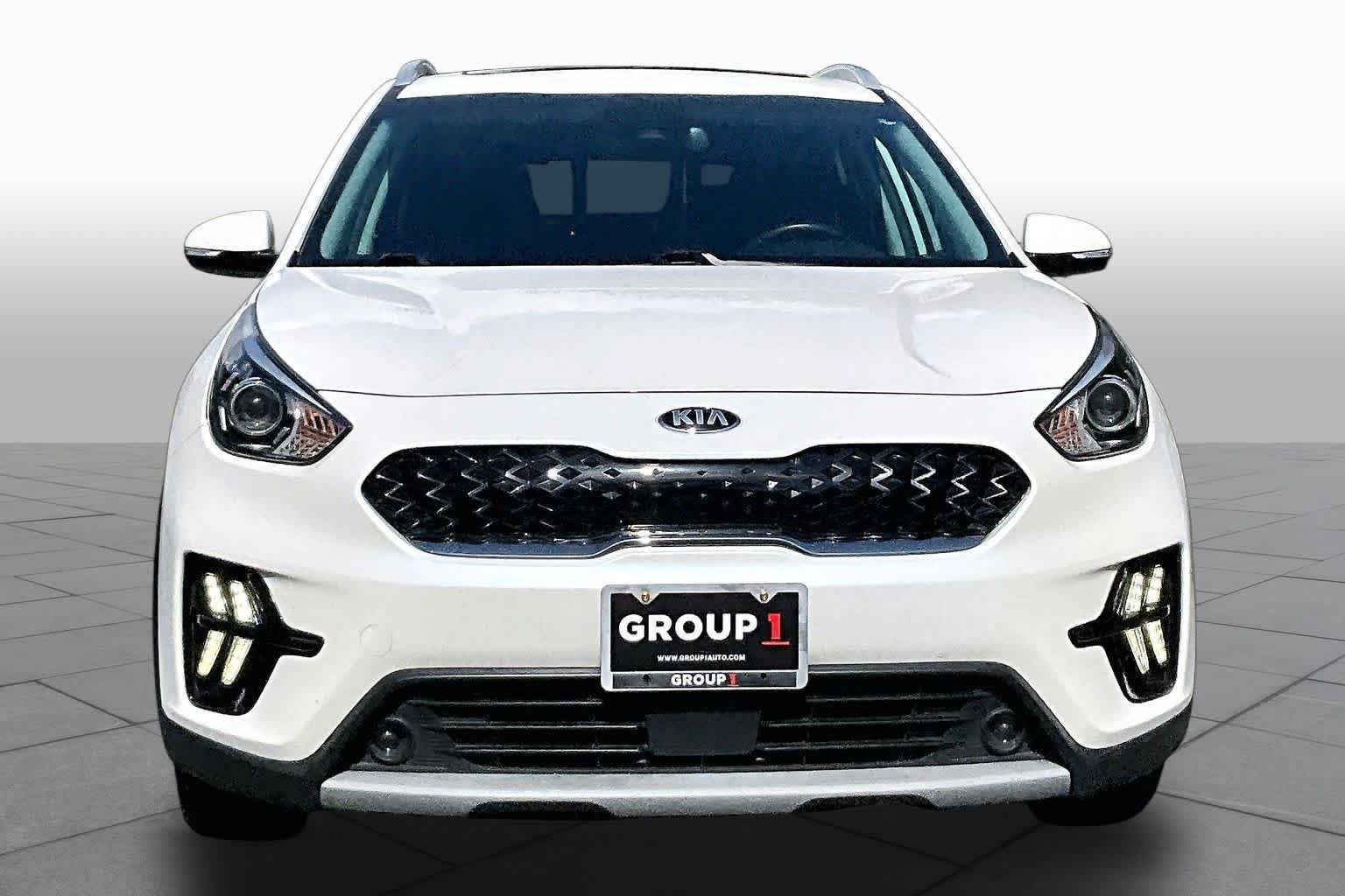 Used 2020 Snow White Pearl Kia Touring image 4