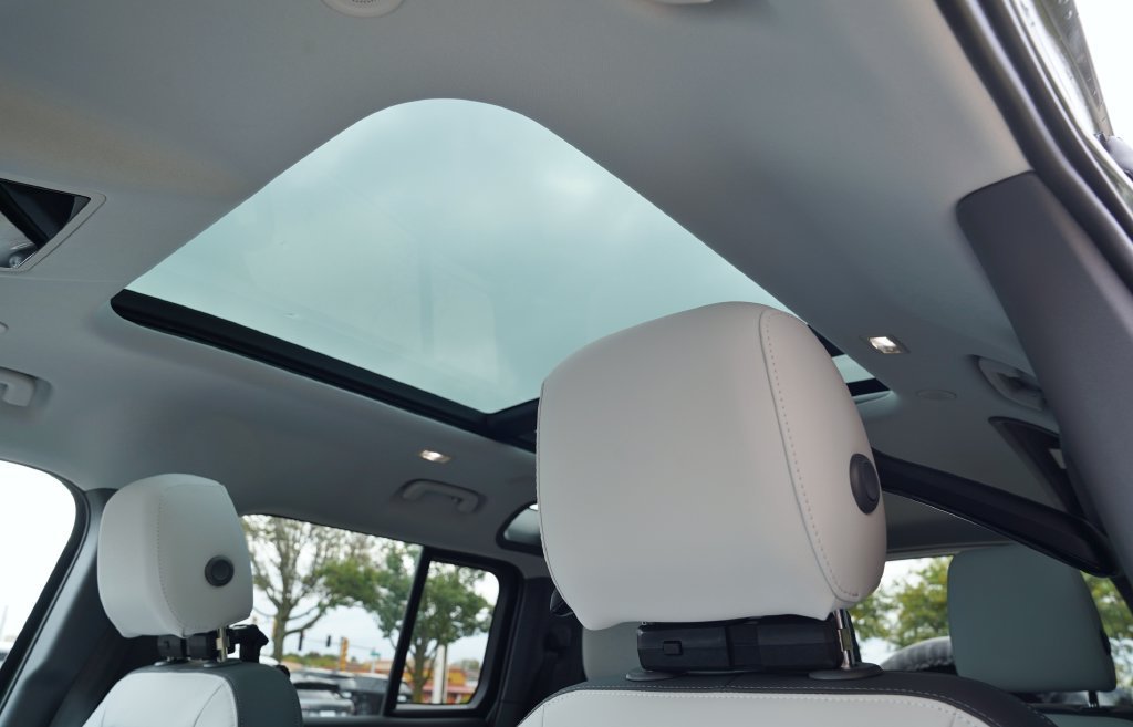 New 2026 Woolstone Green Land Rover S image 13