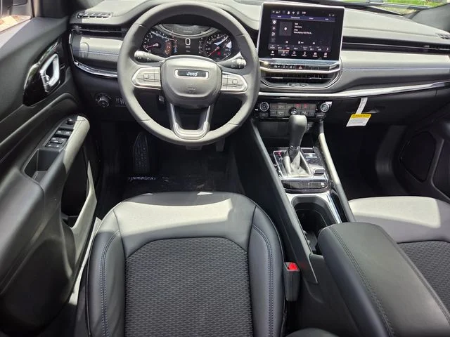 New 2026 Bright White Clearcoat Jeep Latitude image 21