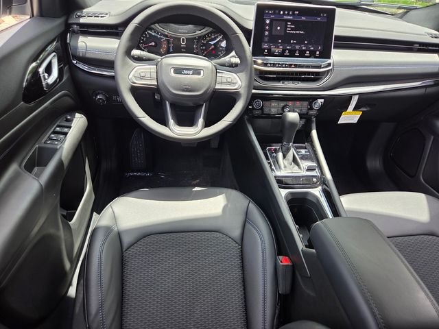 New 2026 Bright White Clearcoat Jeep Latitude image 21