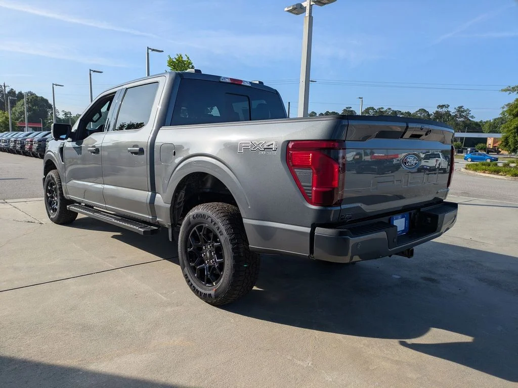 New 2026 Carbonized Gray Metallic Ford XLT image 6