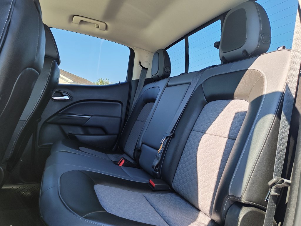 Used 2016 Silver Chevrolet Z71 image 14
