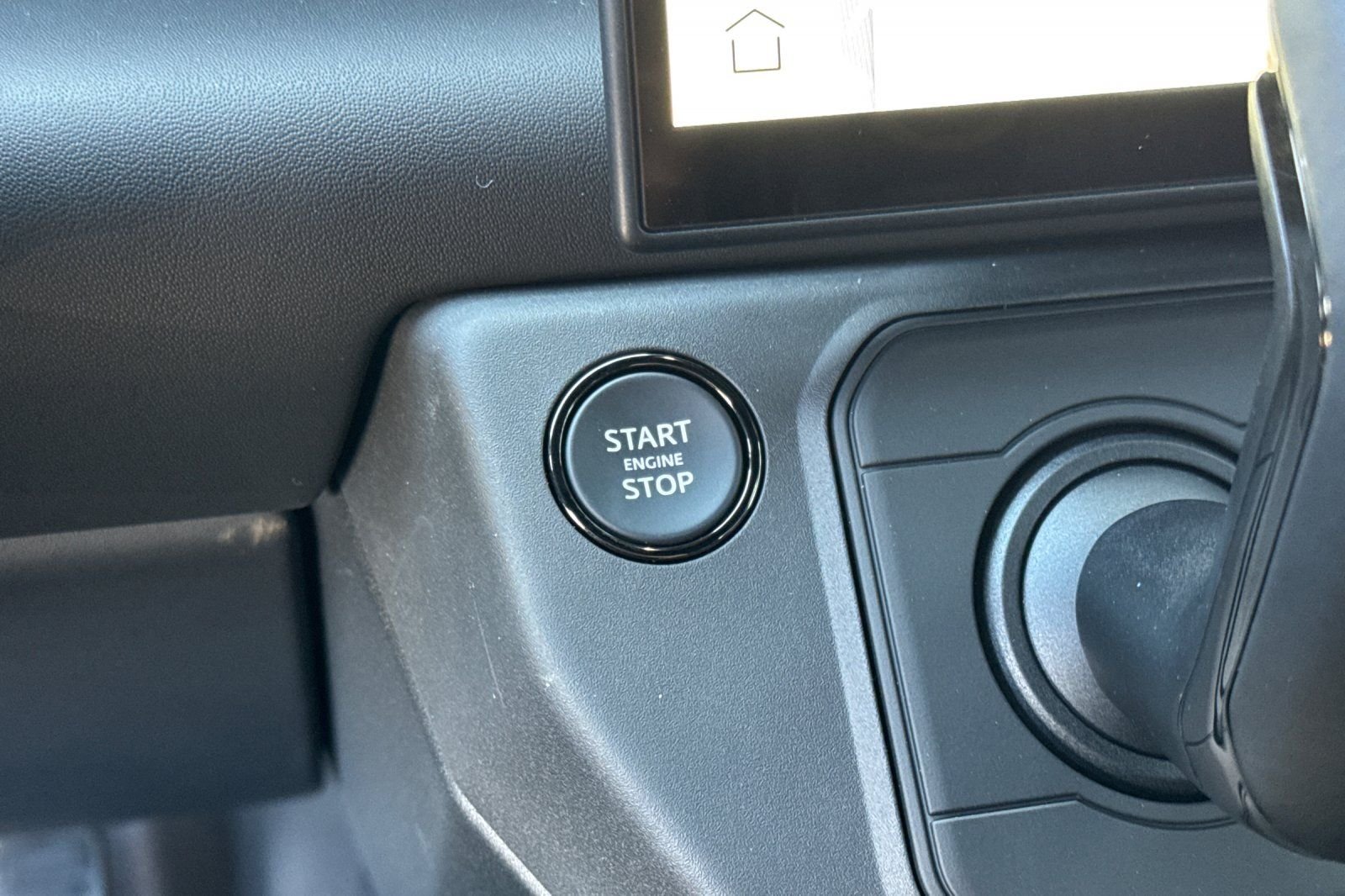 2026 Land Rover Defender OCTA Black - Photo 26
