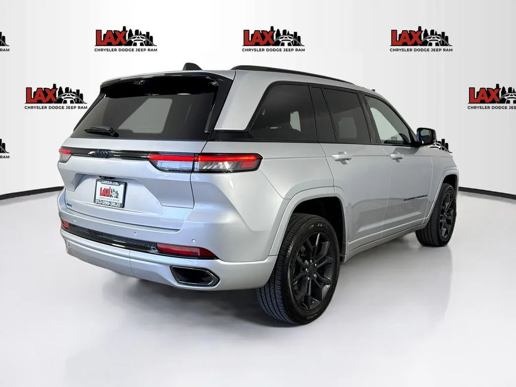 Used 2024 Silver Jeep 4xe image 7