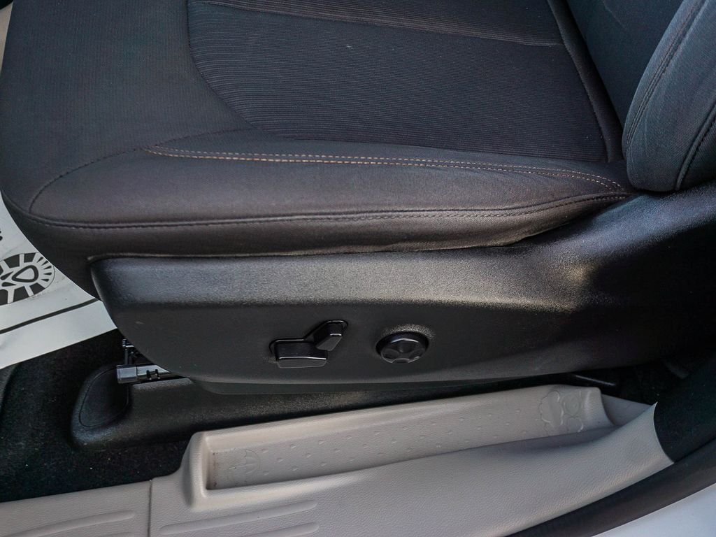 Used 2017 White Chrysler Touring image 20