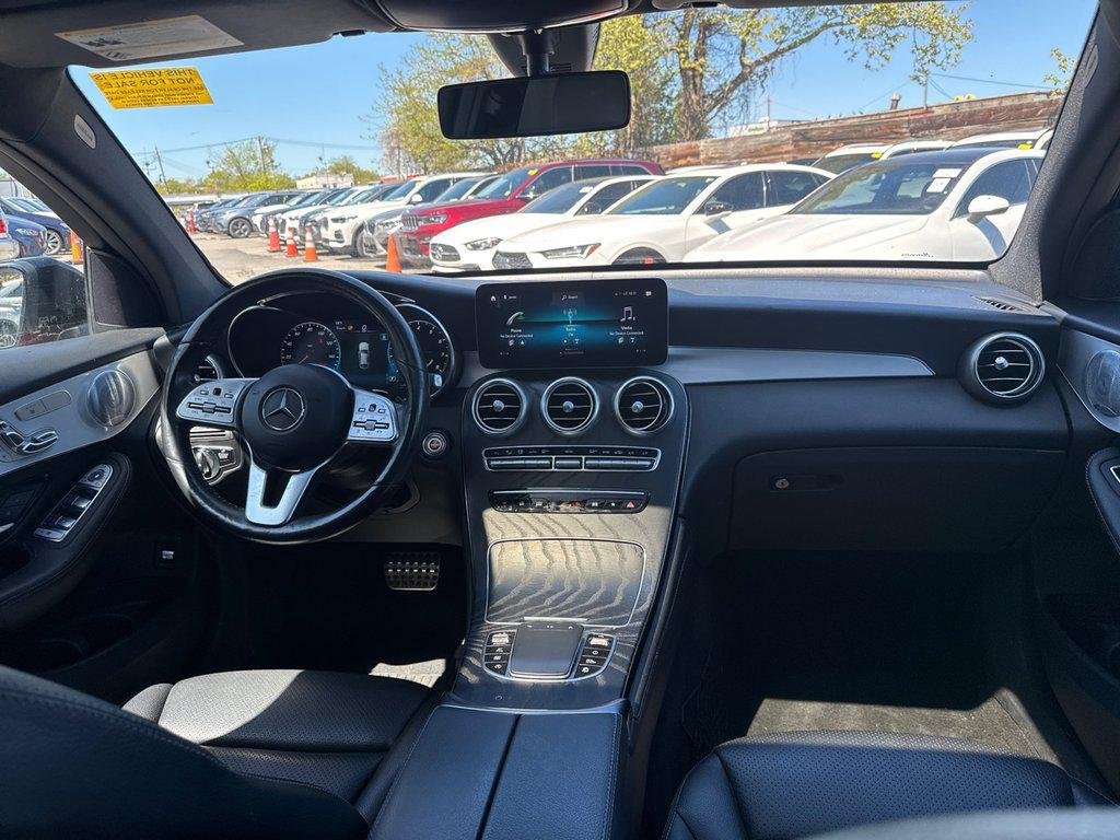 Used 2020 Hyacinth Red Mercedes-Benz 4MATIC® image 18