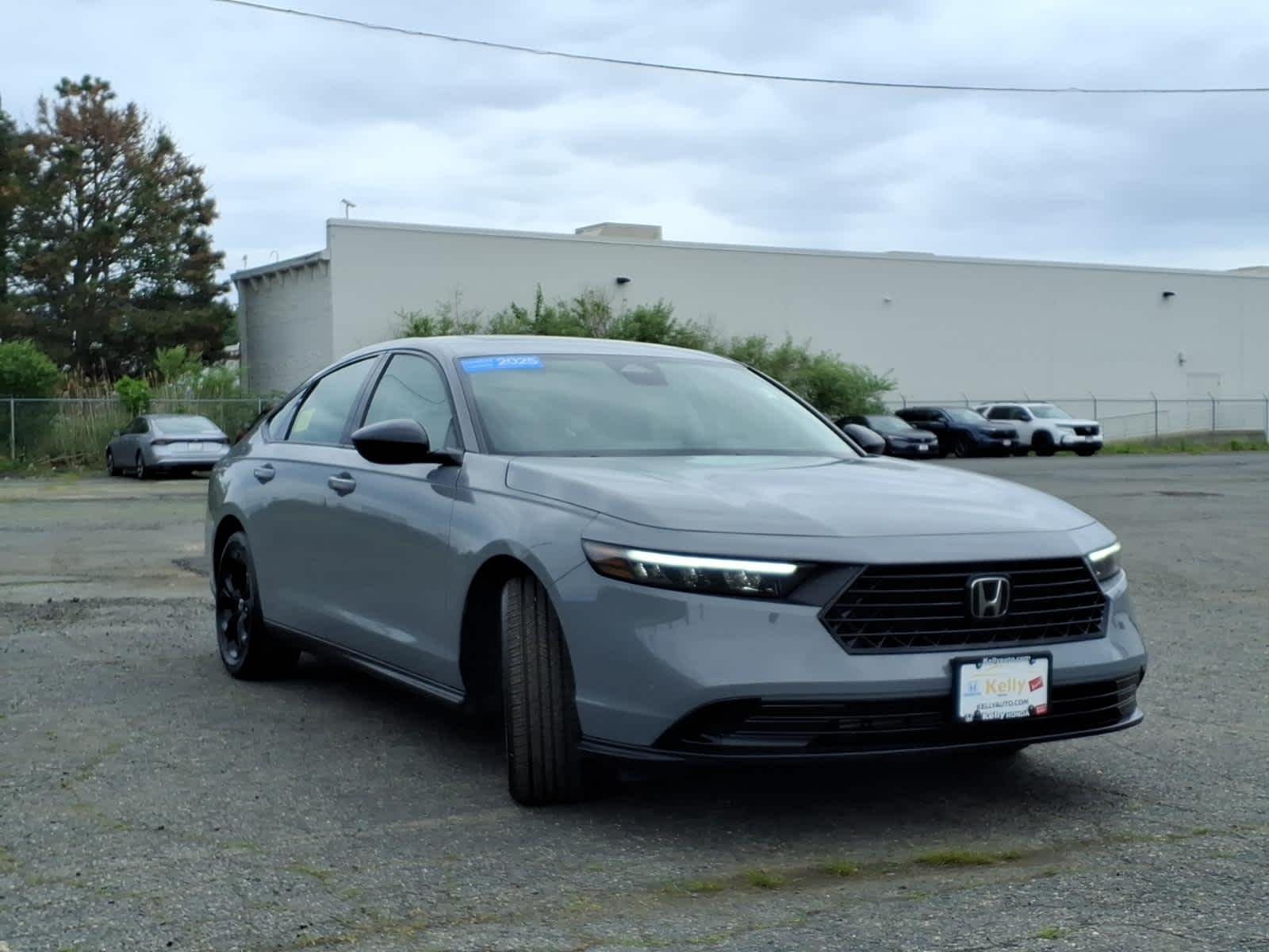 Certified Used 2025 Urban Gray Pearl Honda SE image 3