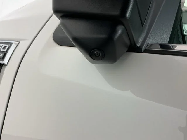 Used 2023 White Metallic Ford Platinum image 11