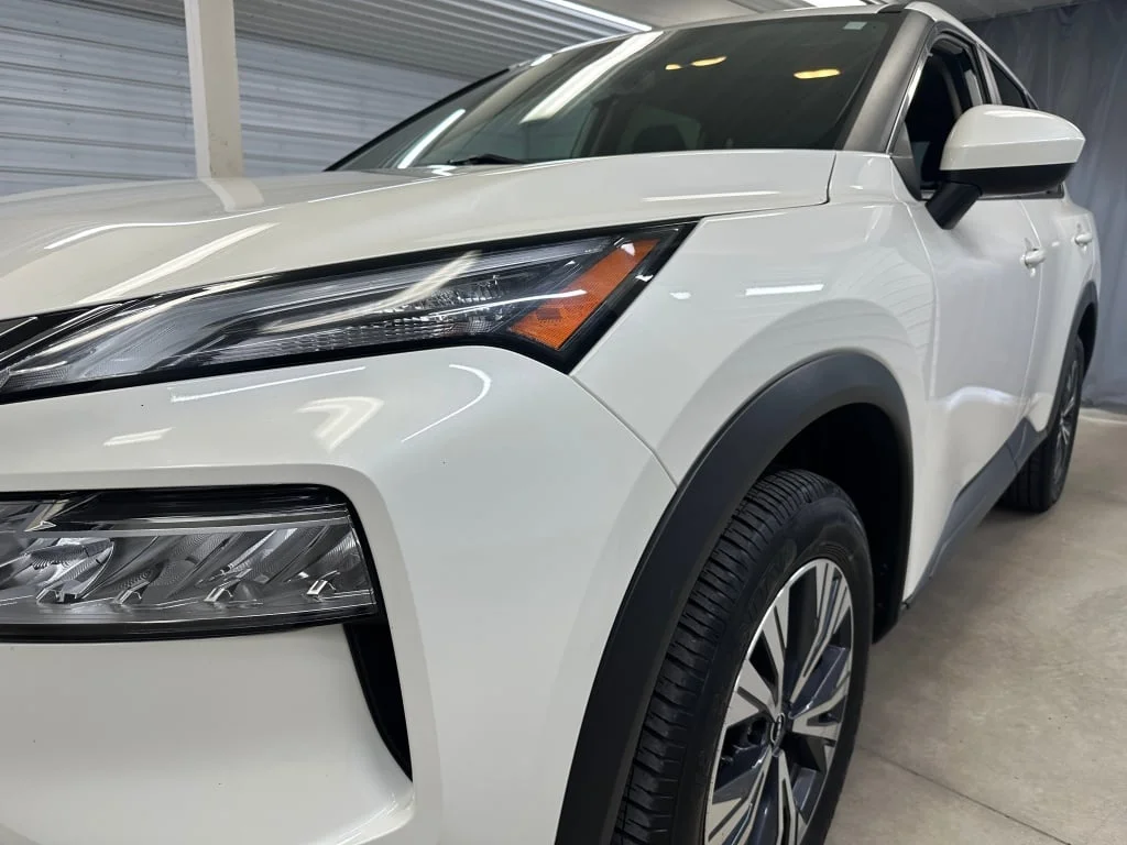 Certified Used 2023 Pearl White Tricoat Nissan SV image 31