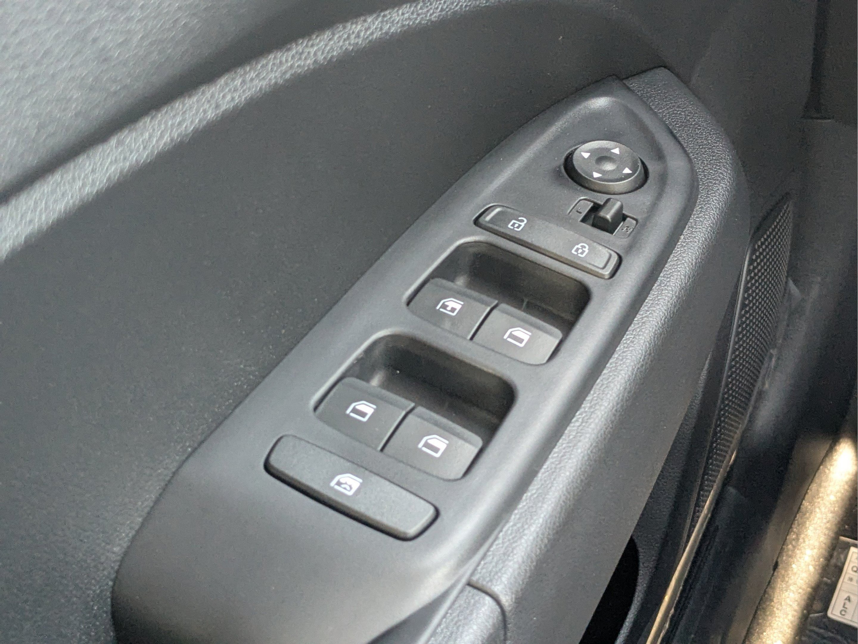 New 2026 Shimmering Silver Hyundai SE image 24