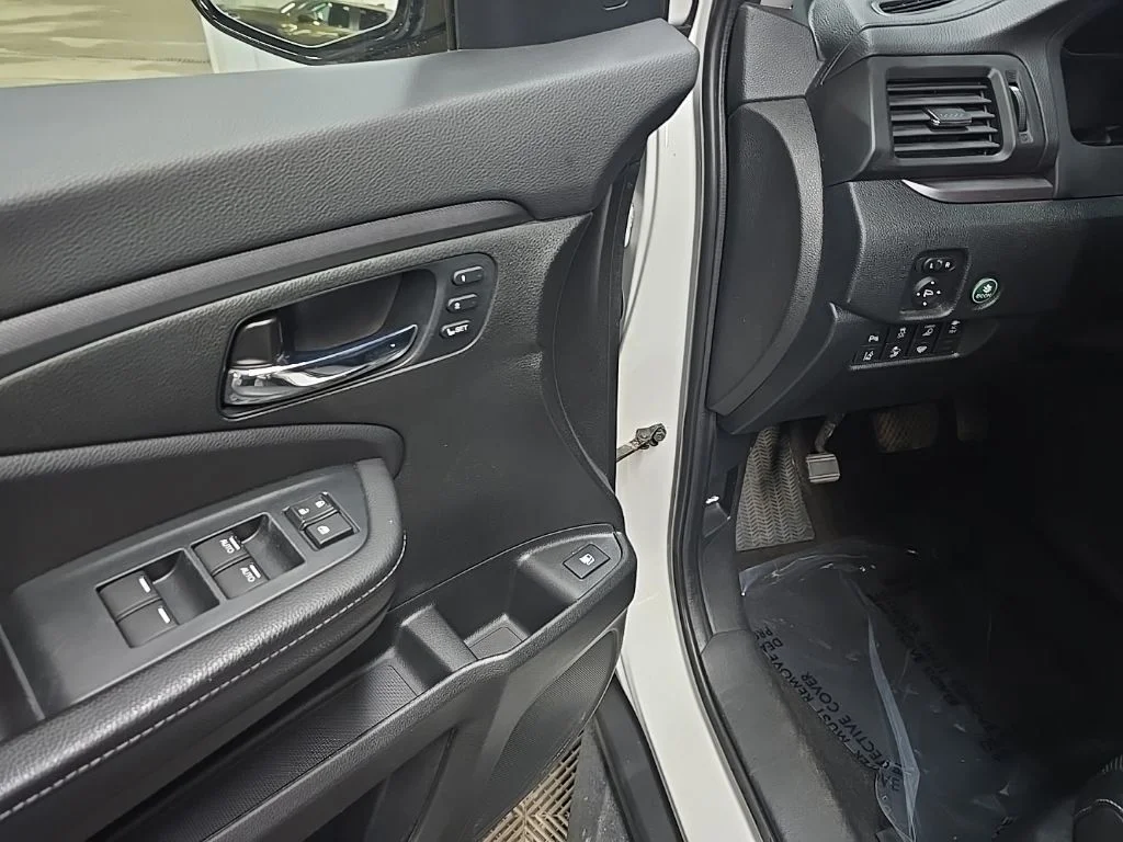 Used 2023 White Honda RTL-E image 30