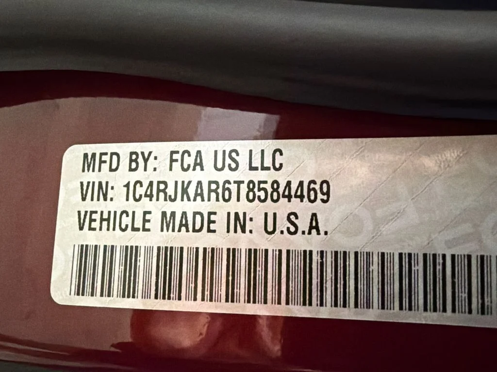 New 2026 Velvet Red Pearl-Coat Exterior Paint Jeep Laredo Altitude image 38