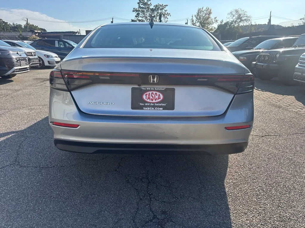 Used 2023 Silver Honda LX image 5