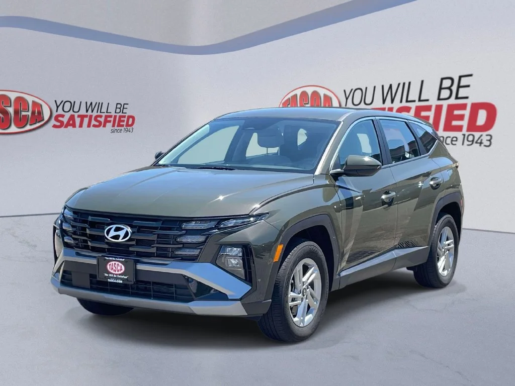 Certified Used 2025 Green Hyundai SE image 4