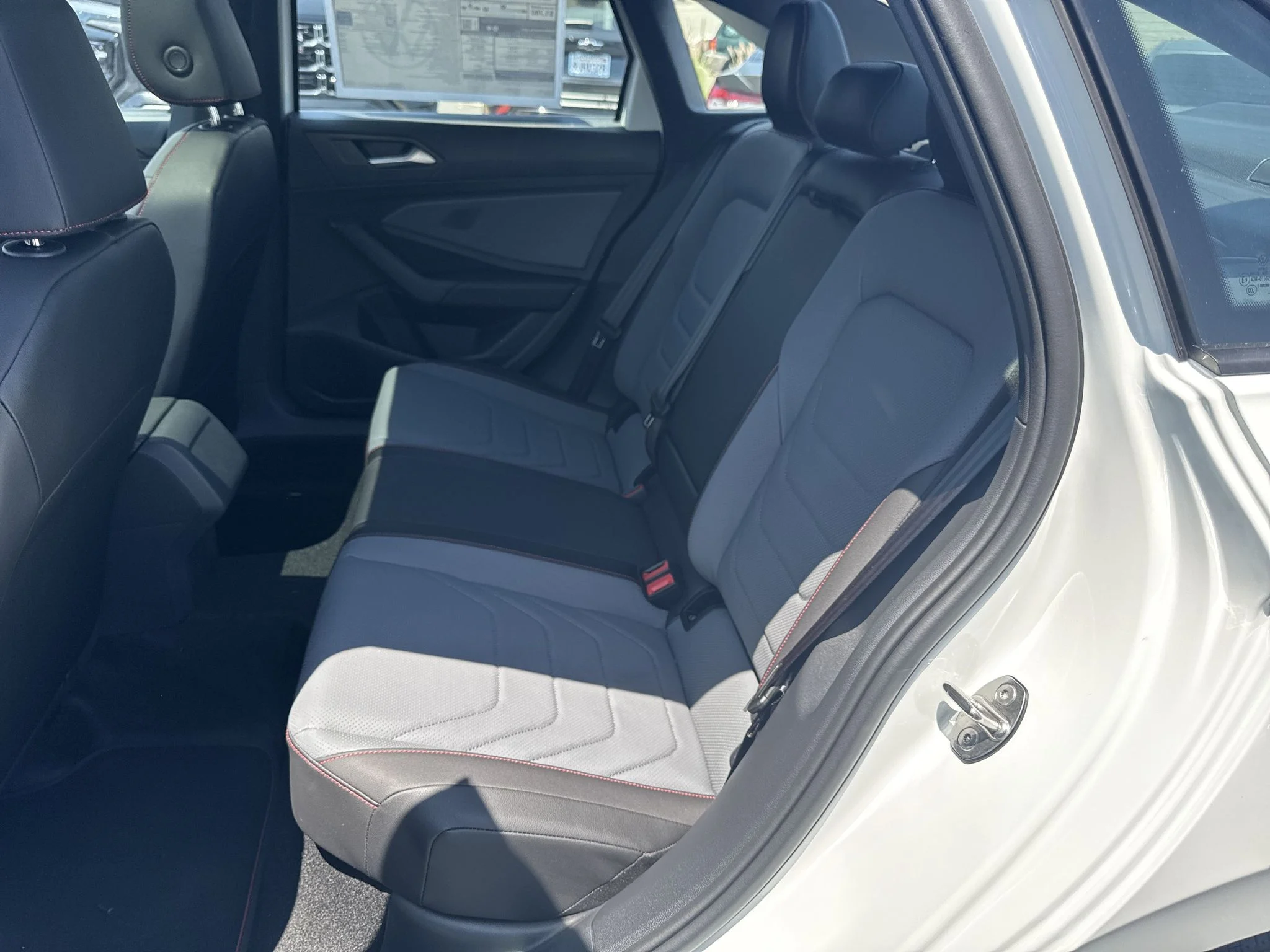 New 2026 Pure White w/Deep Black Roof Volkswagen Autobahn image 32
