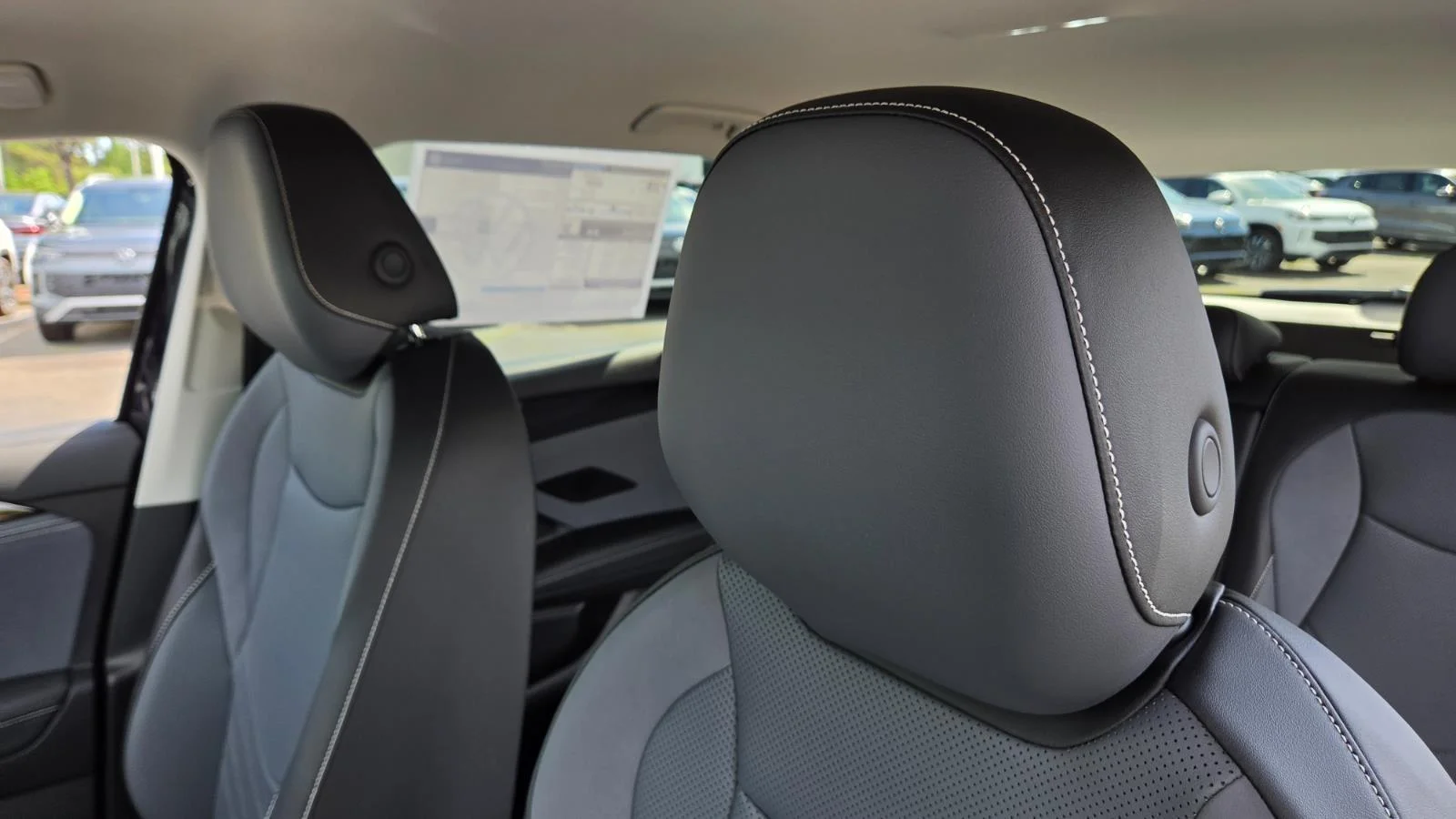 New 2026 Deep Black Pearl Volkswagen SE image 38