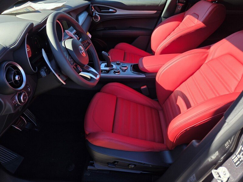 2025 Alfa Romeo Stelvio Base - Photo 6