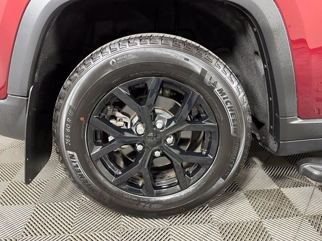 Used 2025 Red Jeep Altitude image 12