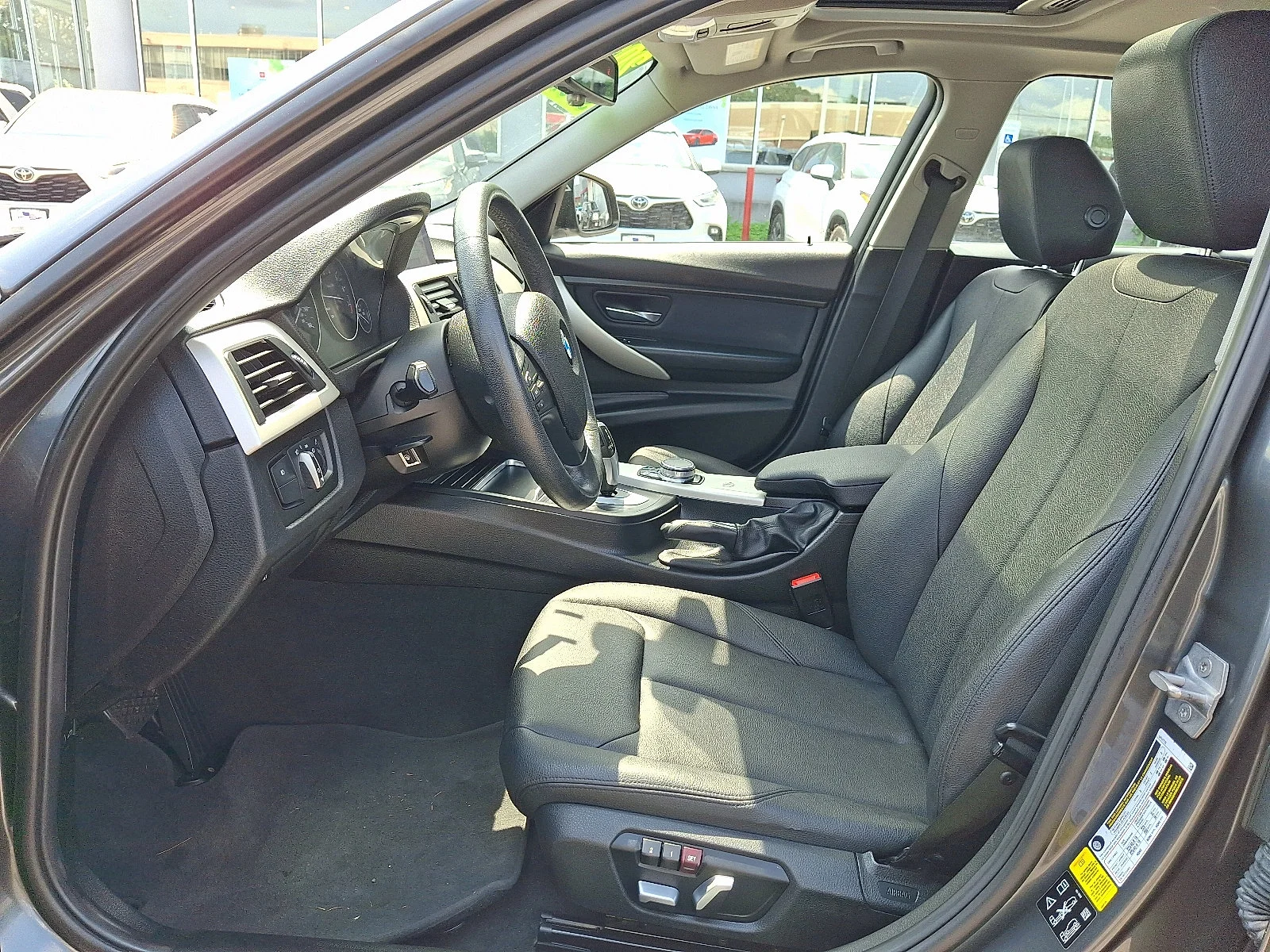Used 2018 Mineral Gray Metallic BMW 320i xDrive image 14