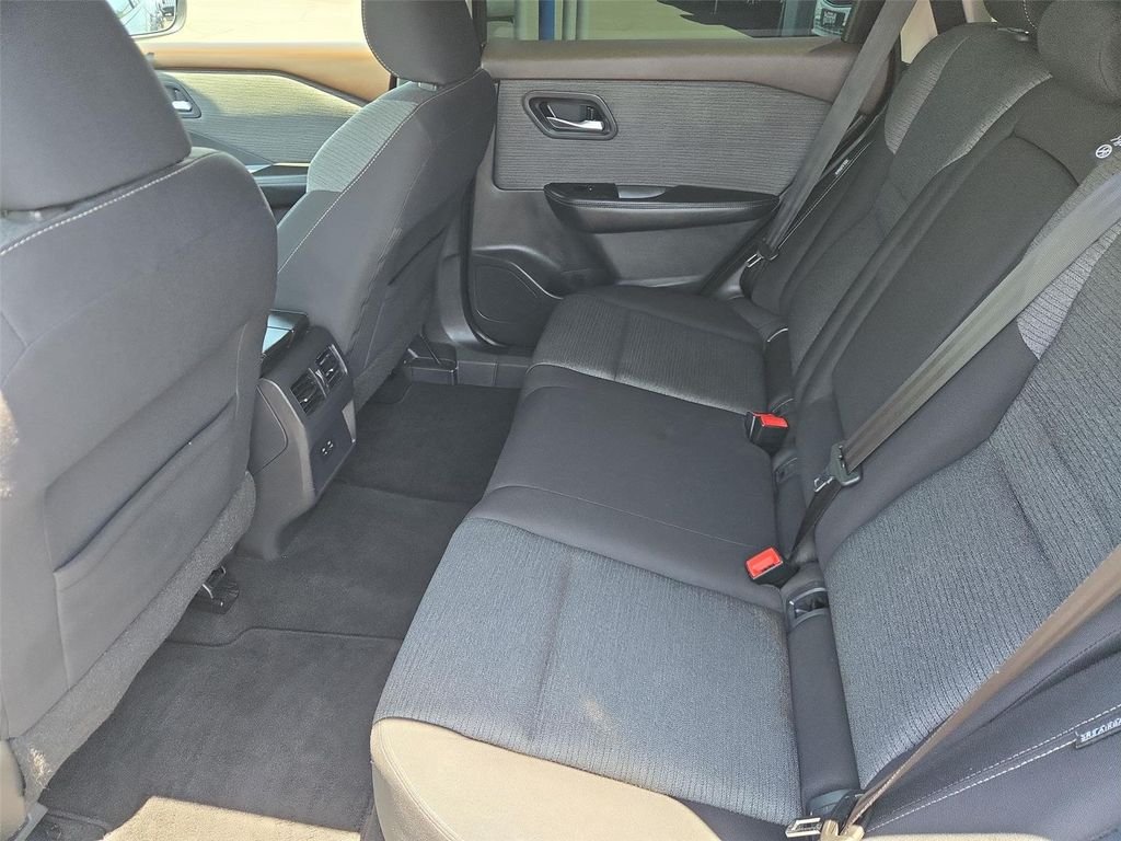 2021 Nissan Rogue SV - Photo 16