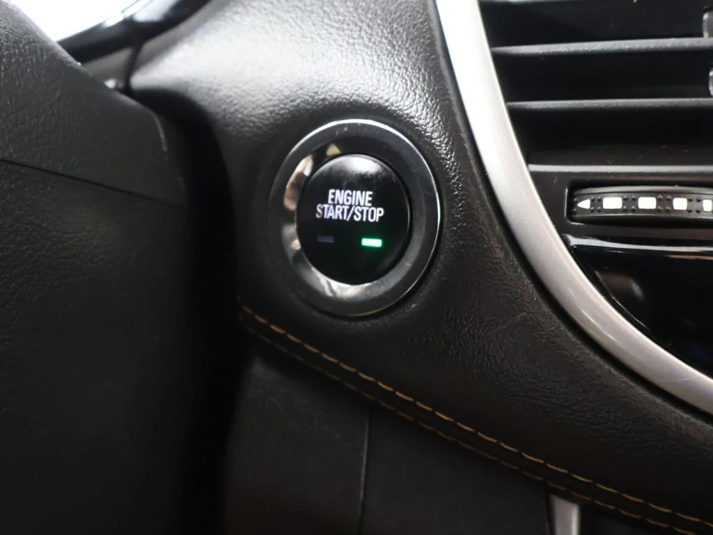 Used 2020 White Chevrolet LT image 32