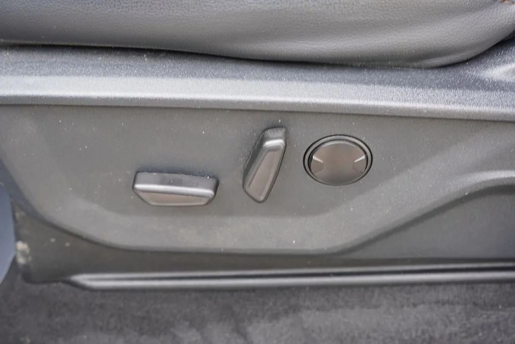 Used 2026 Oxford White Ford Lariat image 25