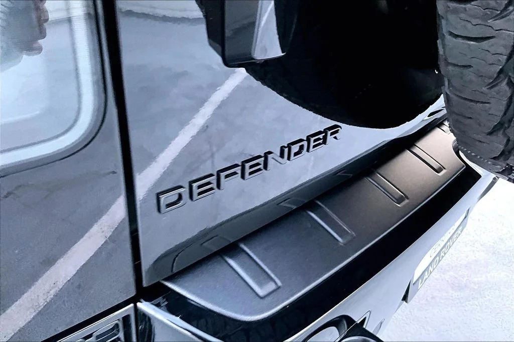 New 2026 Narvik Black LAND ROVER  image 9