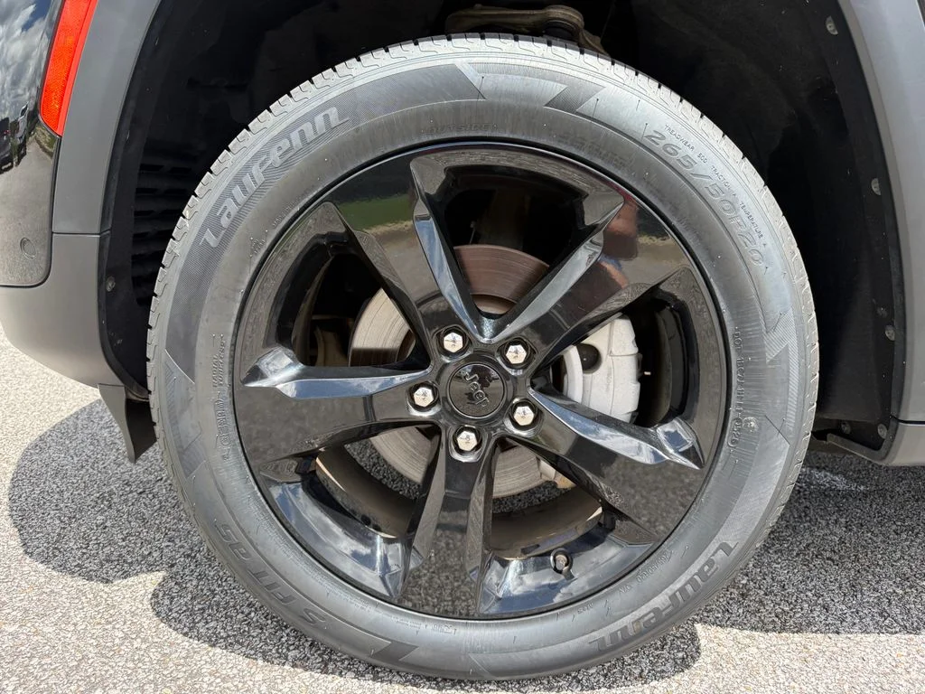 Used 2023 Black Jeep Limited image 25