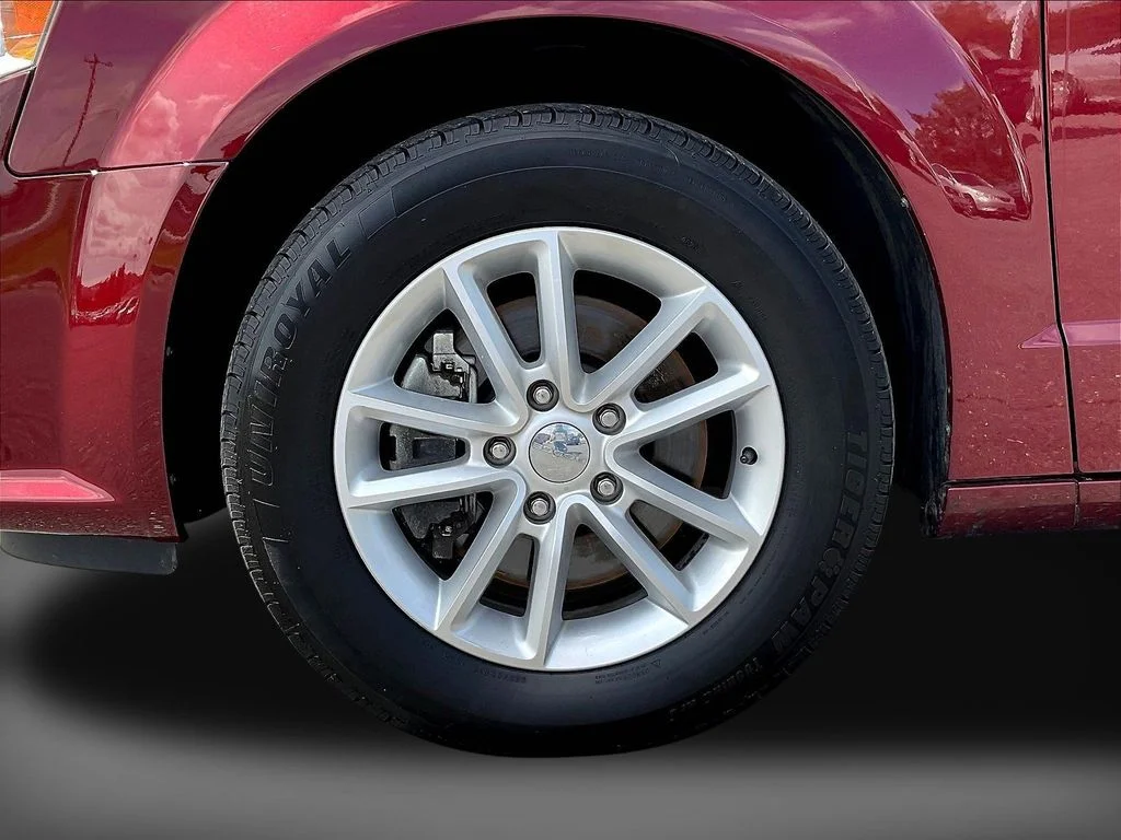 Used 2019 Red Dodge SXT image 38
