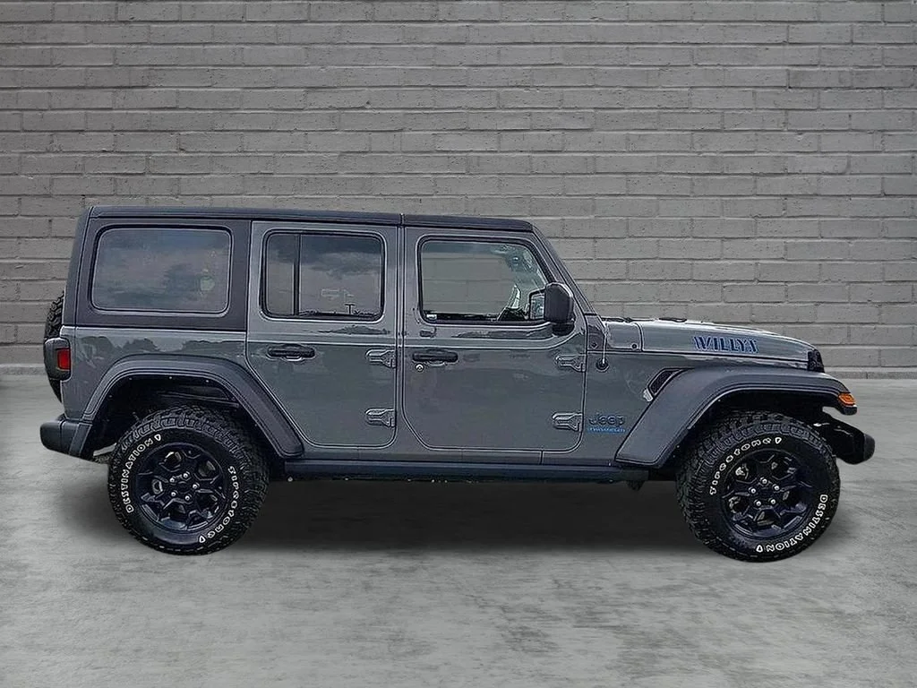 Used 2023 Gray Jeep 4x4 image 15