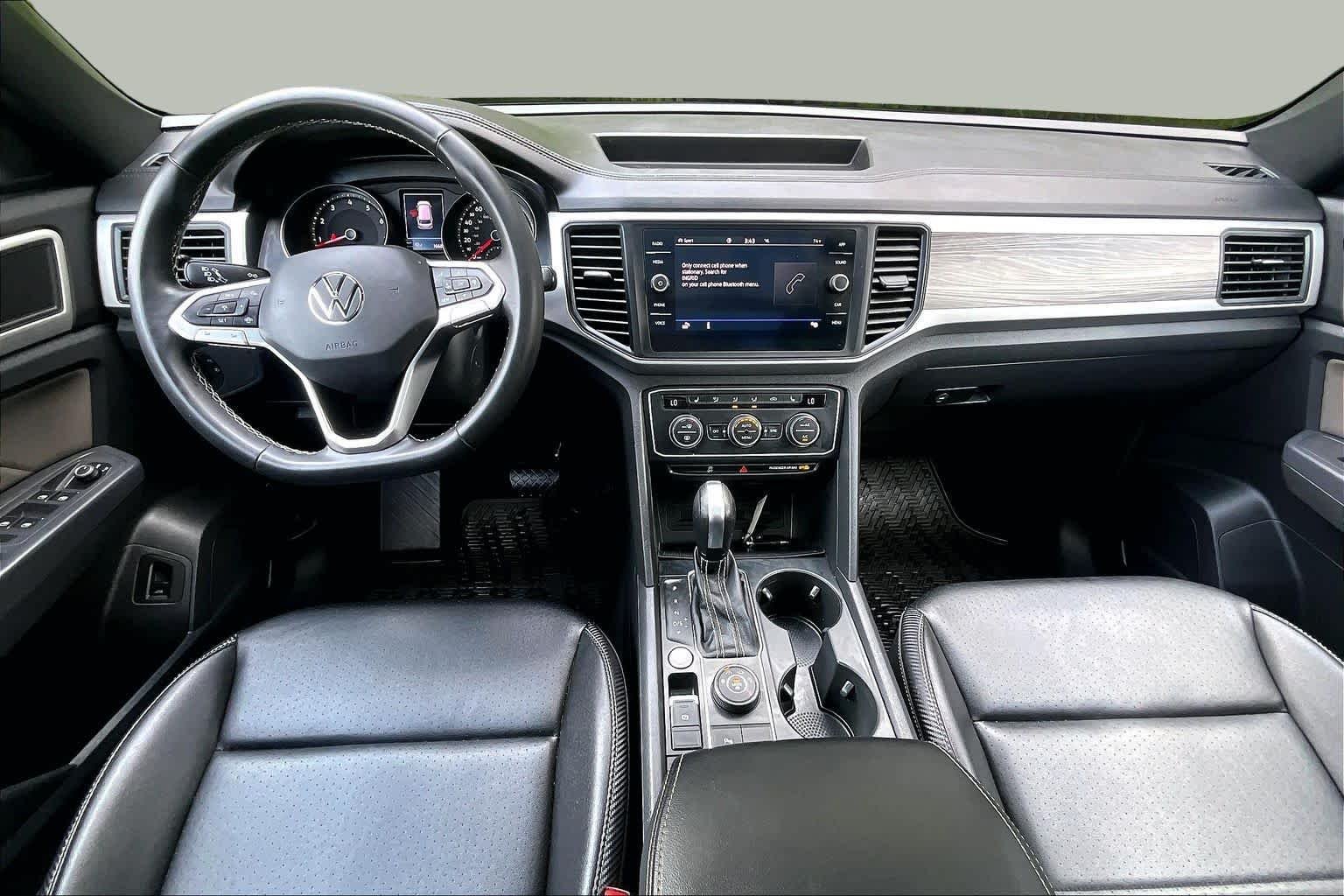 Used 2021 Platinum Gray Metallic Volkswagen 3.6L V6 SE w/Technology image 15