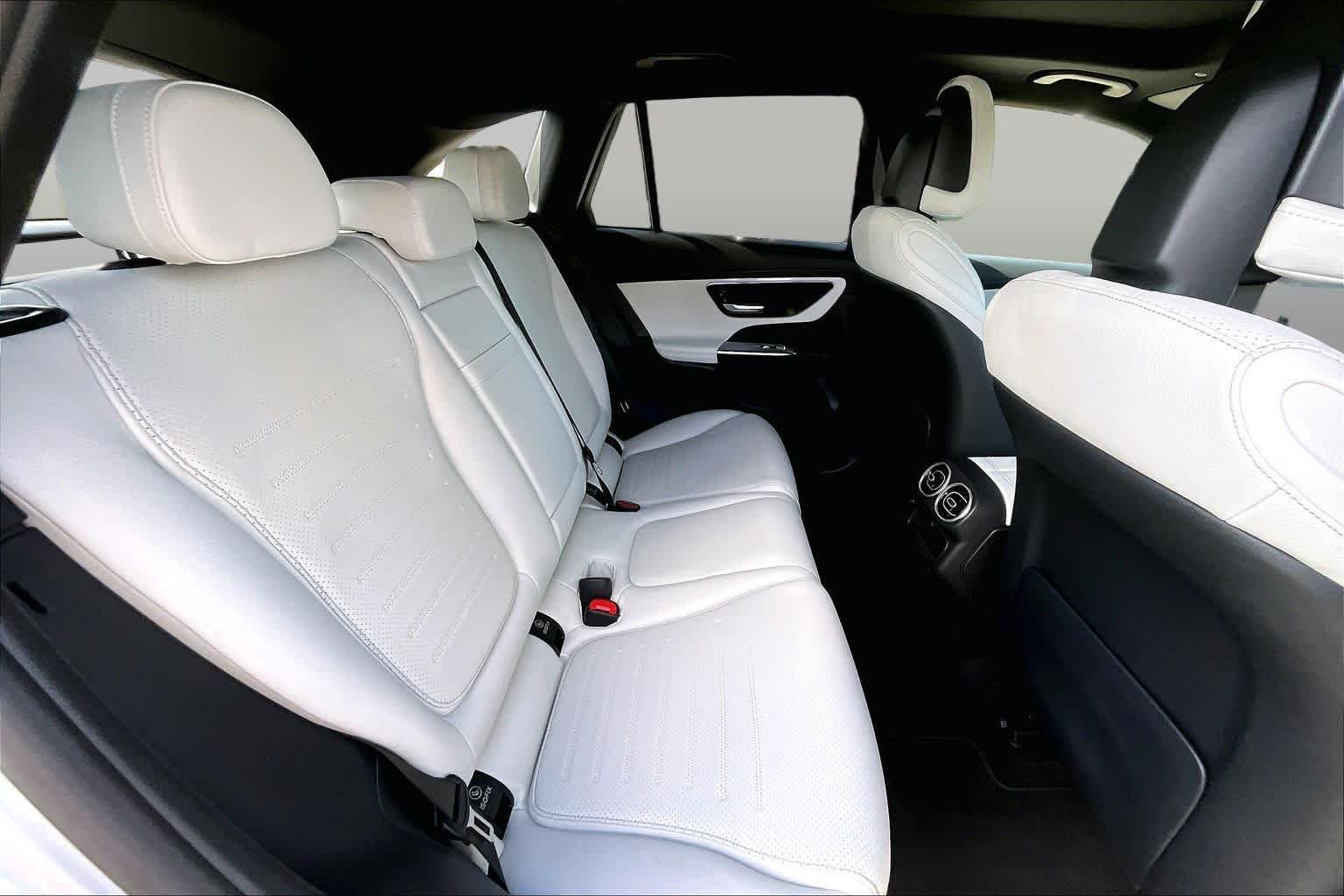 Used 2025 Cirrus Silver Metallic Mercedes-Benz GLC 300 image 20