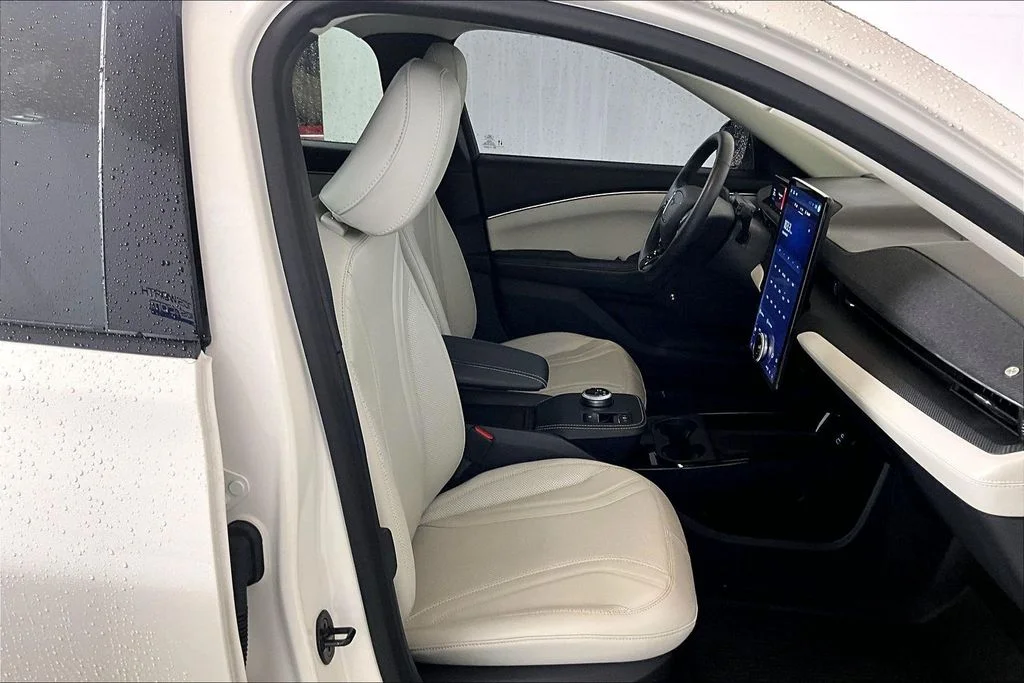 Used 2024 White Ford Premium image 6
